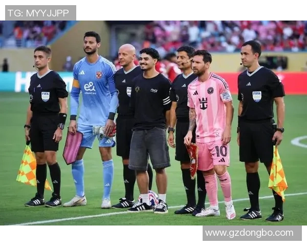 足球明星齐聚一堂同场竞技精彩瞬间尽在同步进球时刻 足球明星齐聚一堂同场竞技精彩瞬间尽在同步进球时刻